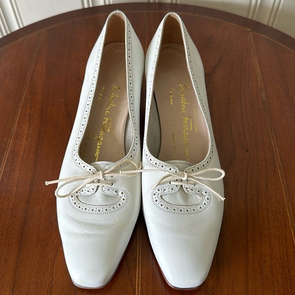 Salvatore Ferragamo Boutique Vintage White Shoes Sz 7.5 - Picture 2 of 10